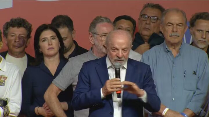 Após ‘surpresa’ no primeiro turno, Lula diz que vai derrotar Flávio Bolsonaro: ‘Prova dos nove’