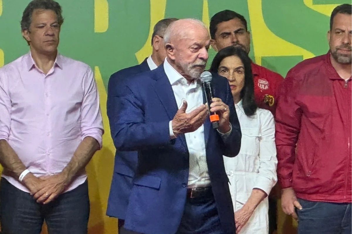Após ‘surpresa’ no primeiro turno, Lula diz que vai derrotar Flávio Bolsonaro: ‘Prova dos nove’
