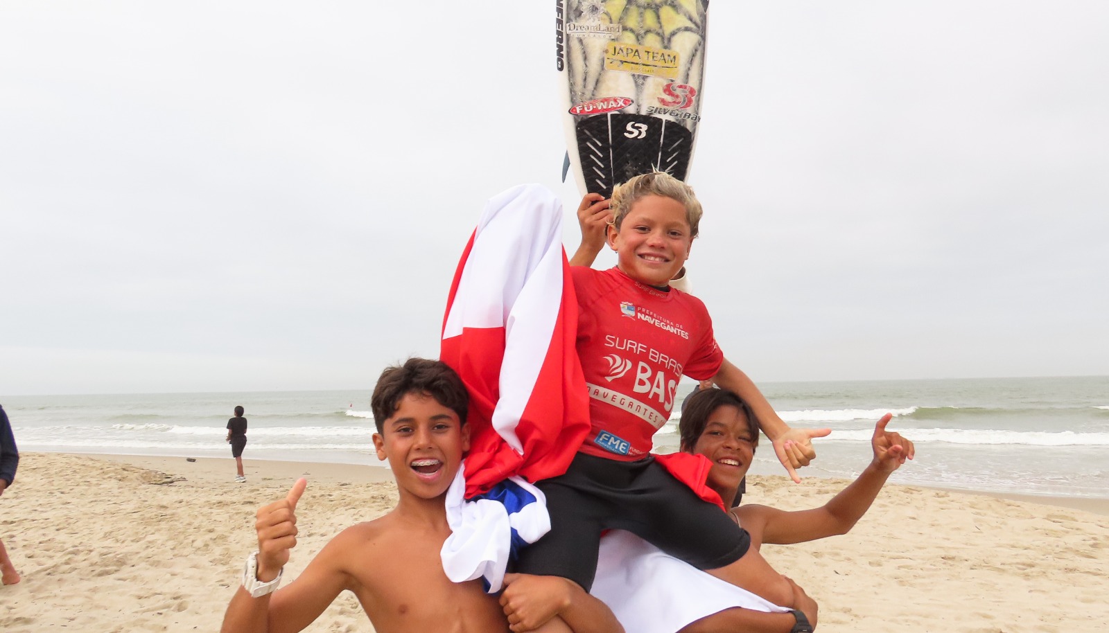 Aos 12 anos, surfista baiano conquista título de campeão brasileiro em Santa Catarina
