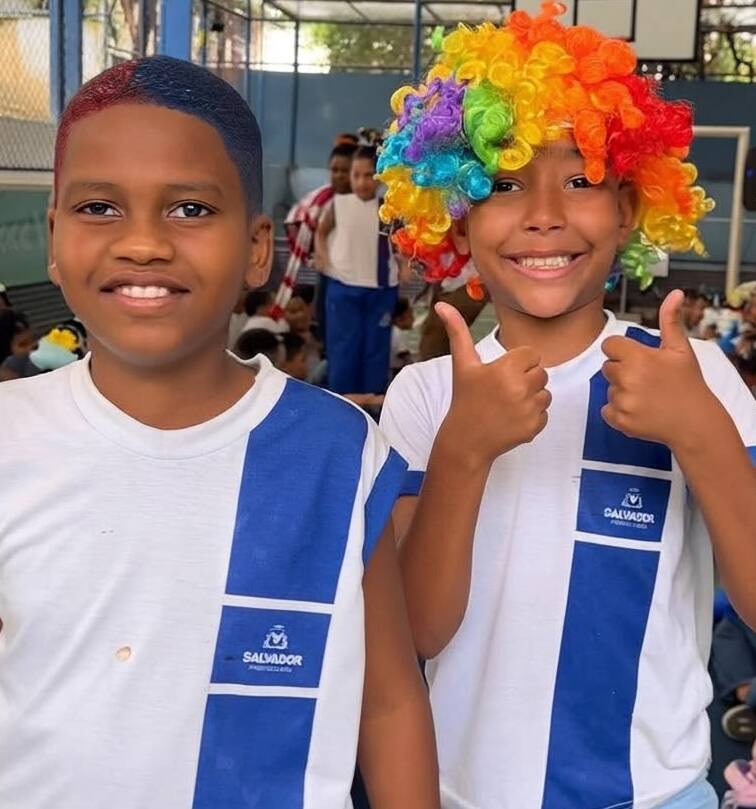 De pipoca a arco-íris: crianças inovam em desfile de cabelos criativos em Salvador