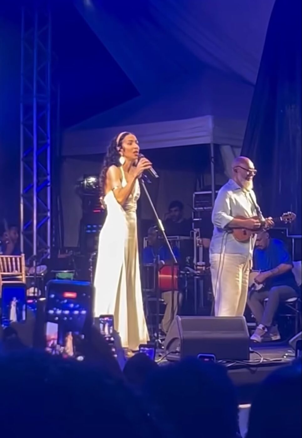 Marisa Monte canta com a Velha Guarda da Portela durante tradicional feijoada no Rio; veja vídeo