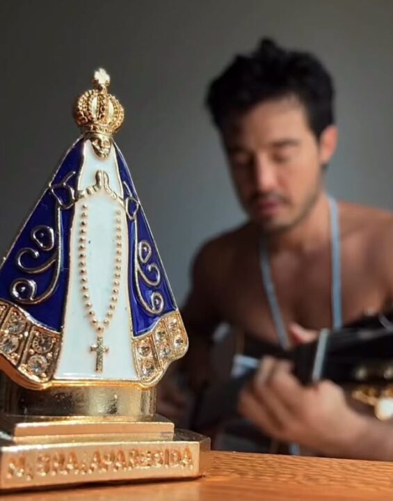 Tiago Iorc encanta seguidores com vídeo em homenagem a Nossa Senhora Aparecida; veja