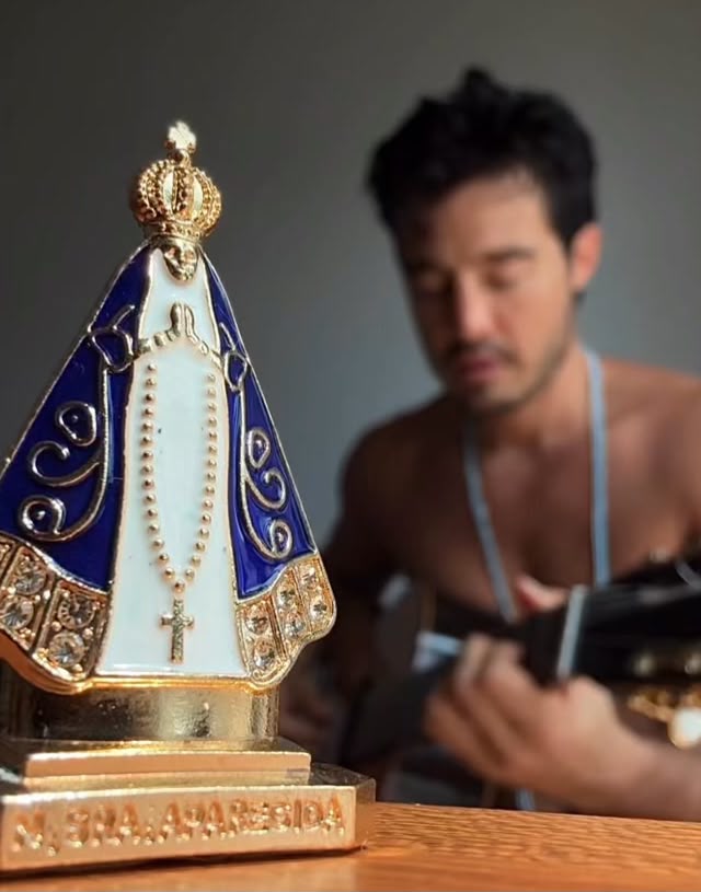 Tiago Iorc encanta seguidores com vídeo em homenagem a Nossa Senhora Aparecida; veja