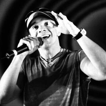 Antes da fama, Netinho estudou Engenharia e chegou a cantar em bares de Salvador