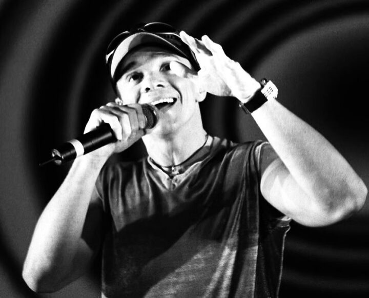 Antes da fama, Netinho estudou Engenharia e chegou a cantar em bares de Salvador