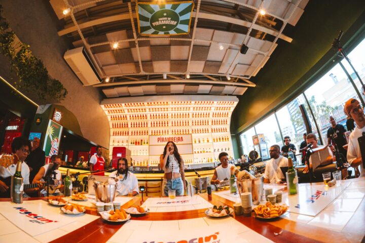 Lary grava audiovisual surpresa em bar de Salvador com participações especiais