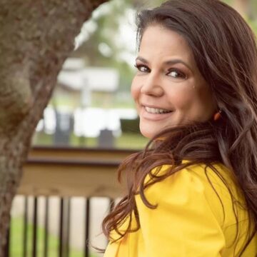Solteira, Nivea Stelmann diz que nunca deu beijo técnico nas novelas: ‘Eu aproveitava’