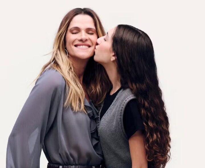 Estreando como atriz aos 17 anos, filha de Ingrid Guimarães exalta apoio familiar: ‘Sempre estão lá’