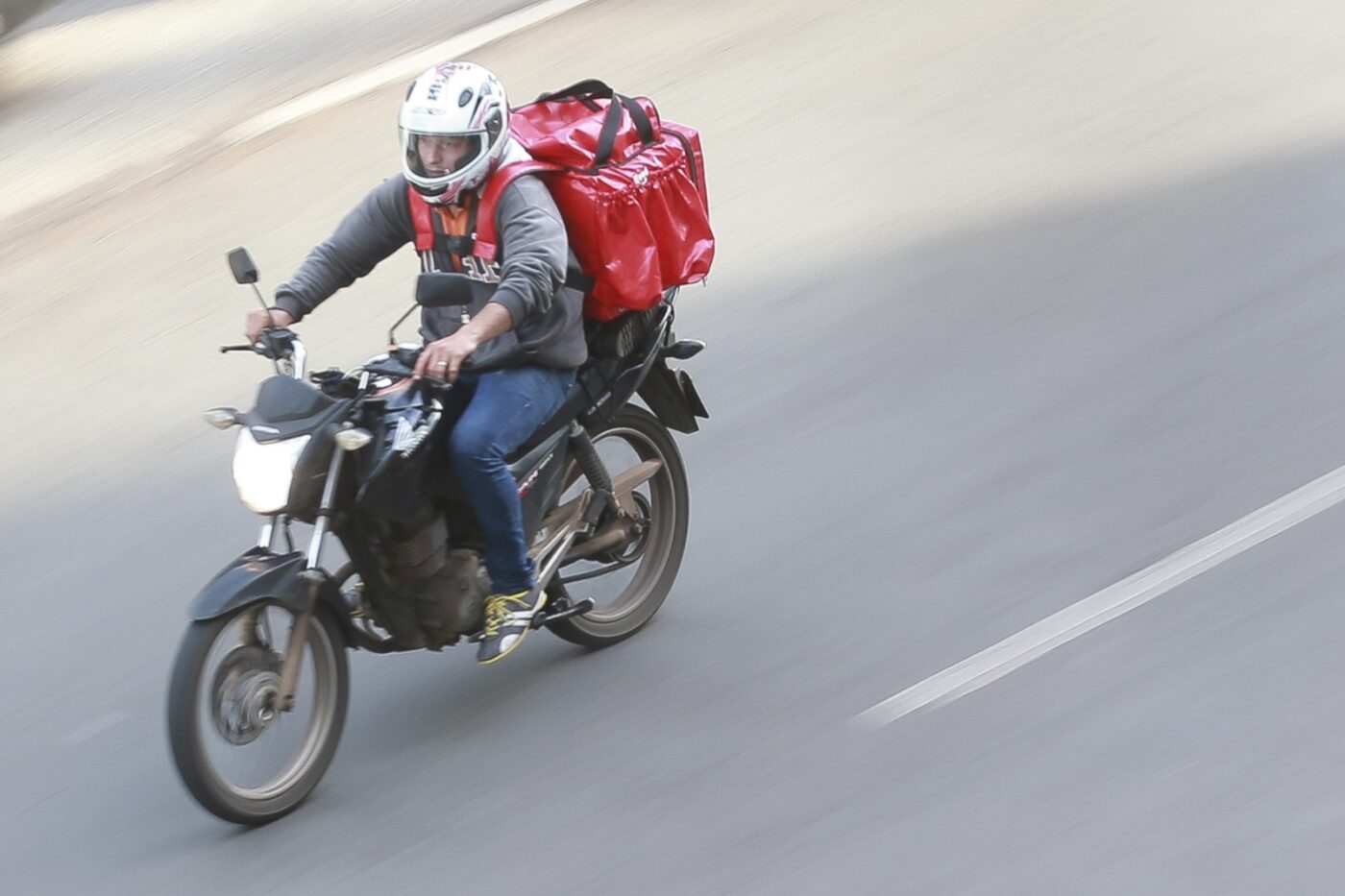 Plataformas de delivery avançam no interior do país e ampliam concorrência no setor