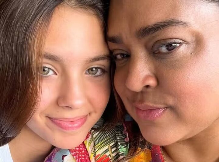 Flor Gil estreia como atriz em musical e relembra incentivo de Preta Gil à carreira artística