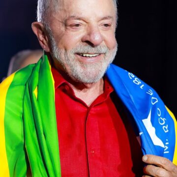 Lula é reeleito presidente do Brasil, projeta Datafolha