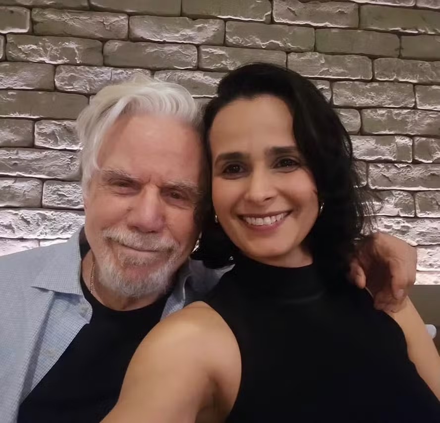 Aos 89, Reginaldo Faria celebra o aniversário de 41 anos da namorada