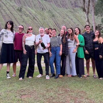 José de Abreu reúne filha trans, esposa e netos em foto rara: ‘Minha família’