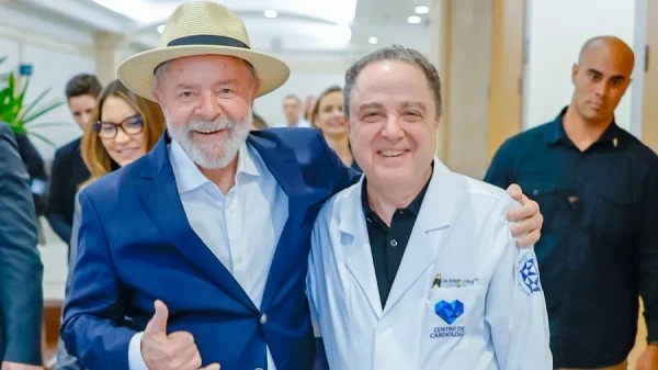 Médico particular de Lula ficou de plantão durante eleição após vidente prever infarto e morte do presidente