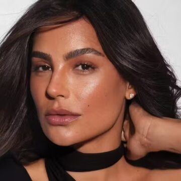 Cíntia Chagas diz que seria gay se fosse homem e aconselha seguidores: ‘Saia desse armário’
