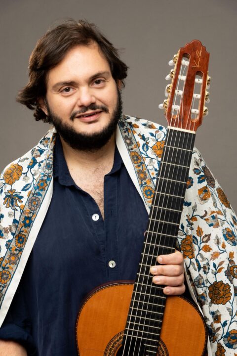 Yamandu Costa, um dos principais nomes da música instrumental brasileira, faz show em Salvador