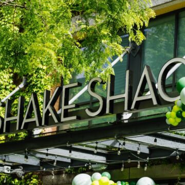 Famosa hamburgueria de Nova York, Shake Shack anuncia abertura de 40 lojas no Brasil