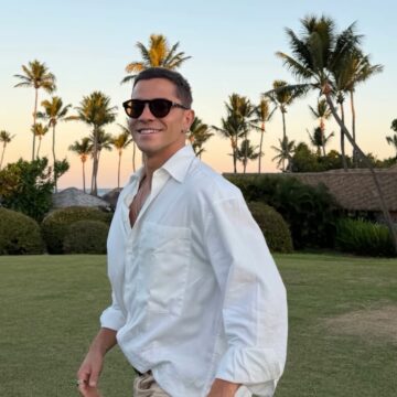André Lamoglia desembarca em praia na Bahia após festa no MASP