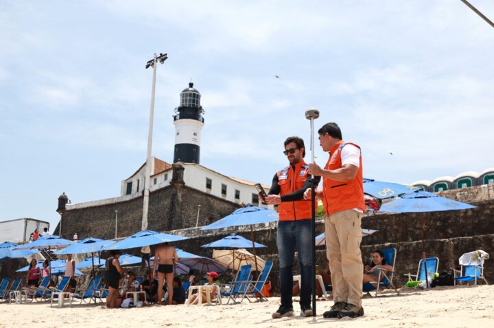 Prefeitura inicia monitoramento da erosão costeira em quatro praias da Barra