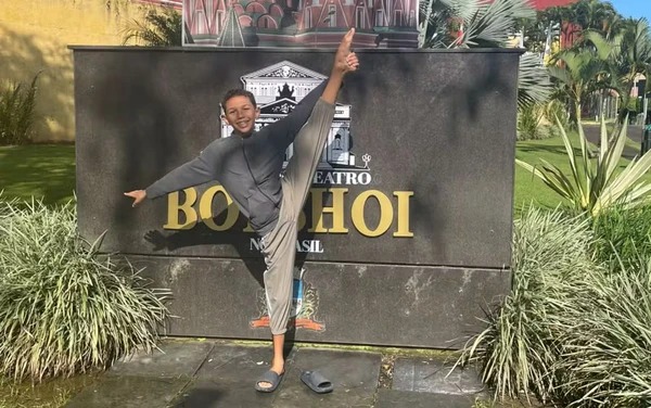 Menino do interior da Bahia que foi atrás de aulas de balé sozinho conquista vaga no Bolshoi