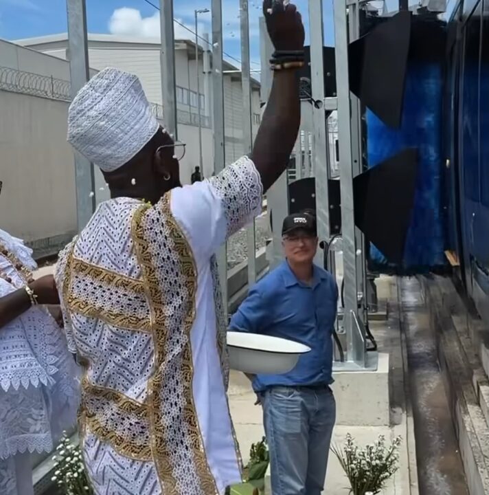 VLT de Salvador recebe banho de folhas para ‘afastar mau-olhado’; veja vídeo