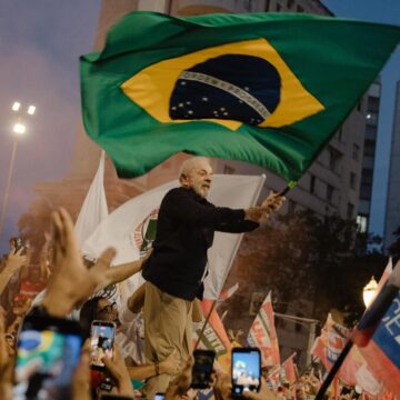 Lula é reeleito presidente do Brasil, projeta Datafolha