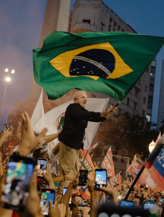 Lula é reeleito presidente do Brasil, projeta Datafolha