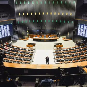 Quem são e de onde são os 50 deputados federais mais votados do Brasil