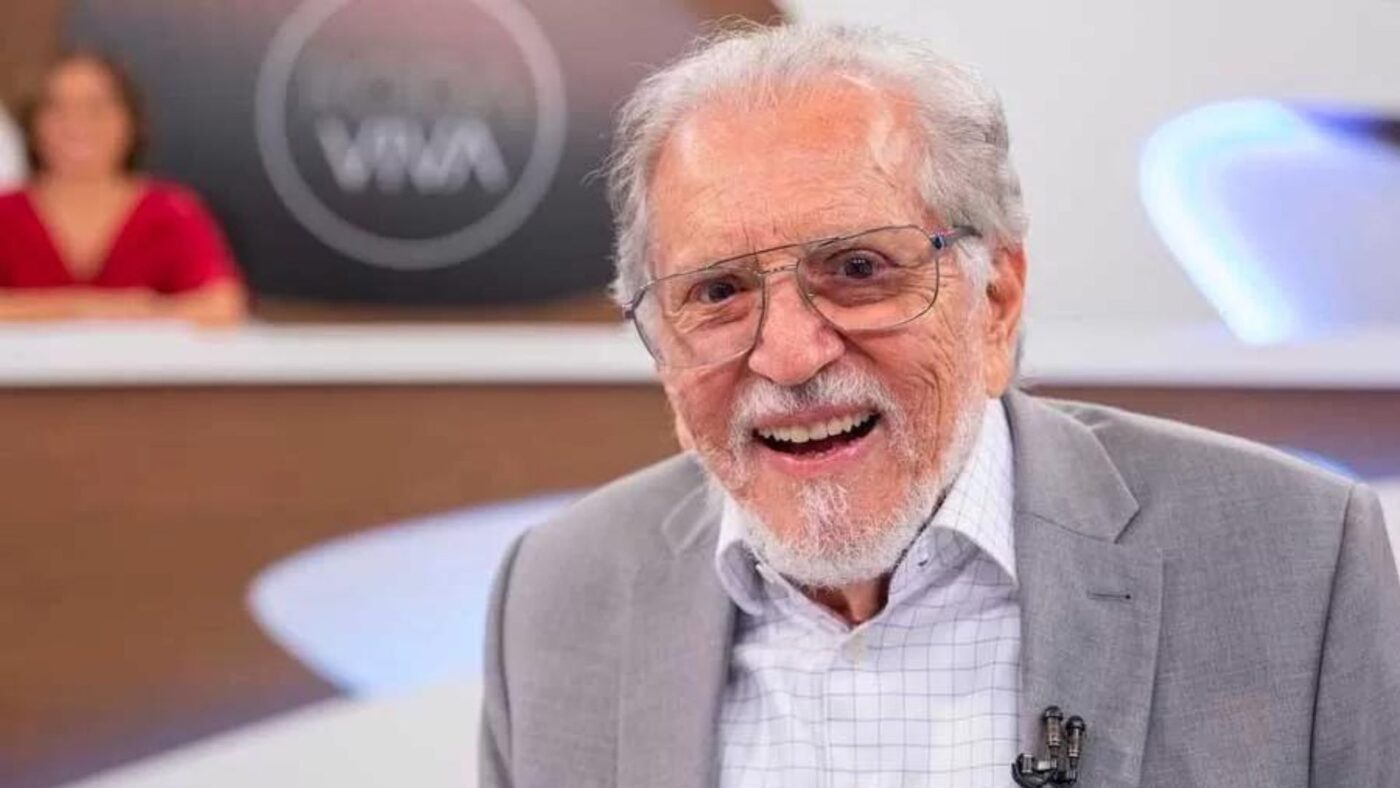 Aos 90 anos, Carlos Alberto de Nóbrega passa por cirurgia para implantar marcapasso cardíaco