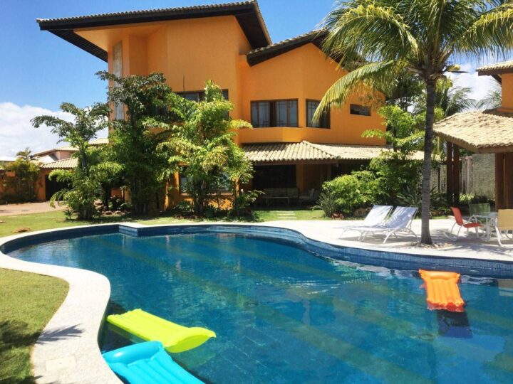 Morto em 2026, cantor ícone dos anos 90 encontrava refúgio em mansão com piscina em formato de violão