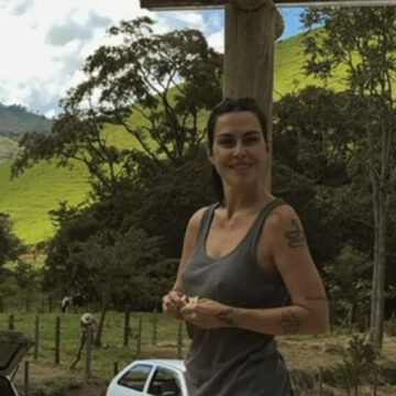 Cleo Pires troca agito da cidade por refúgio nas montanhas onde dedica tempo aos animais