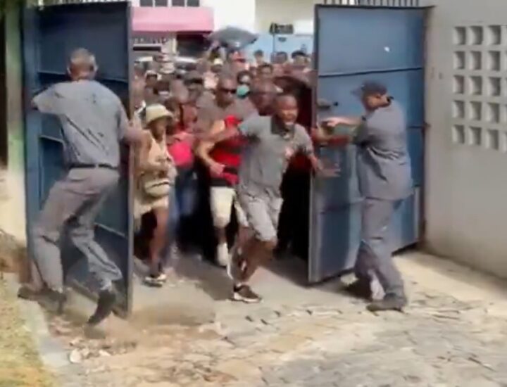 Eleitores saem correndo em abertura do maior local de votação em Salvador; veja vídeo