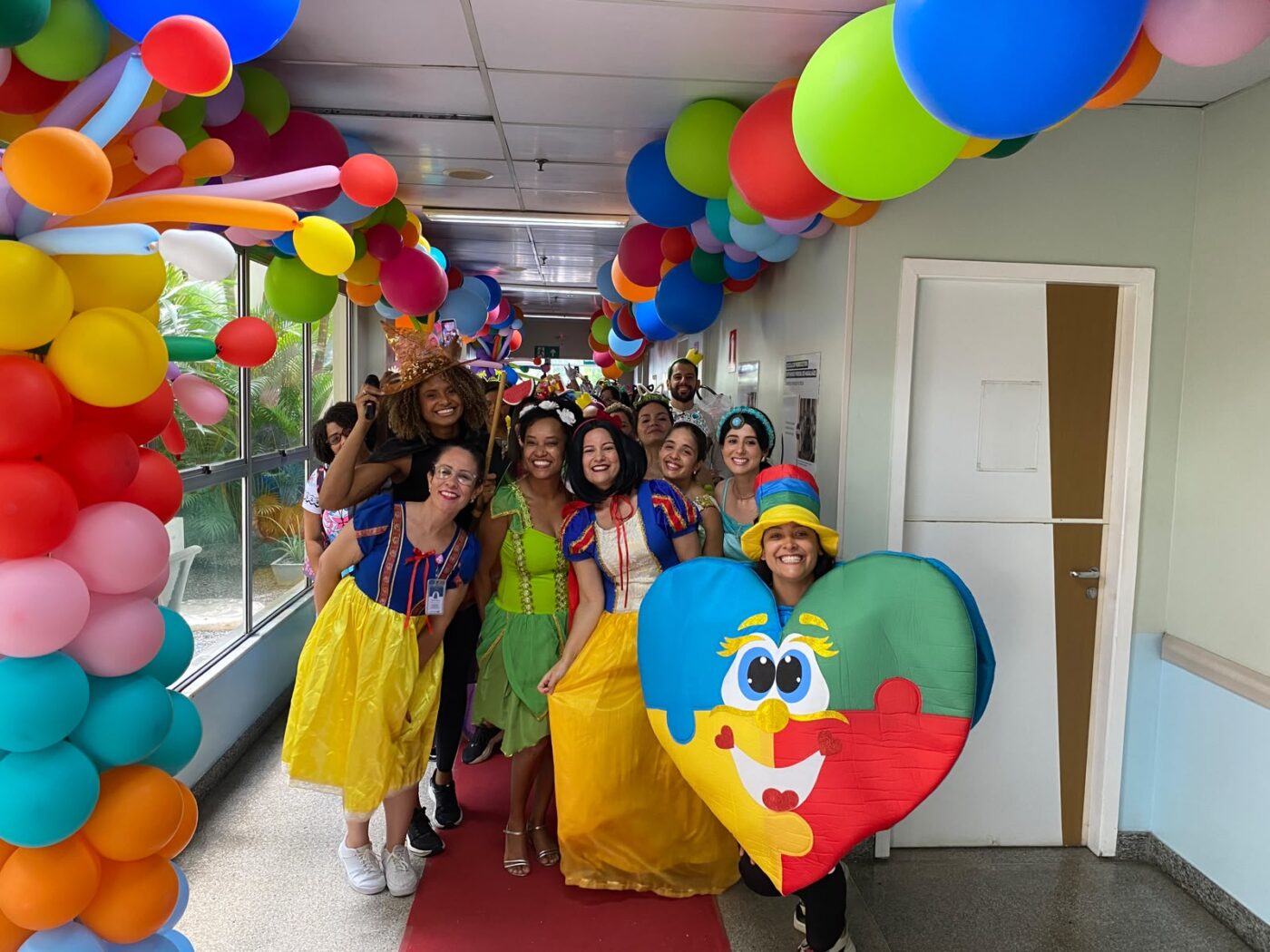 Hospital em Feira de Santana promove cortejo especial para celebrar o Mês das Crianças