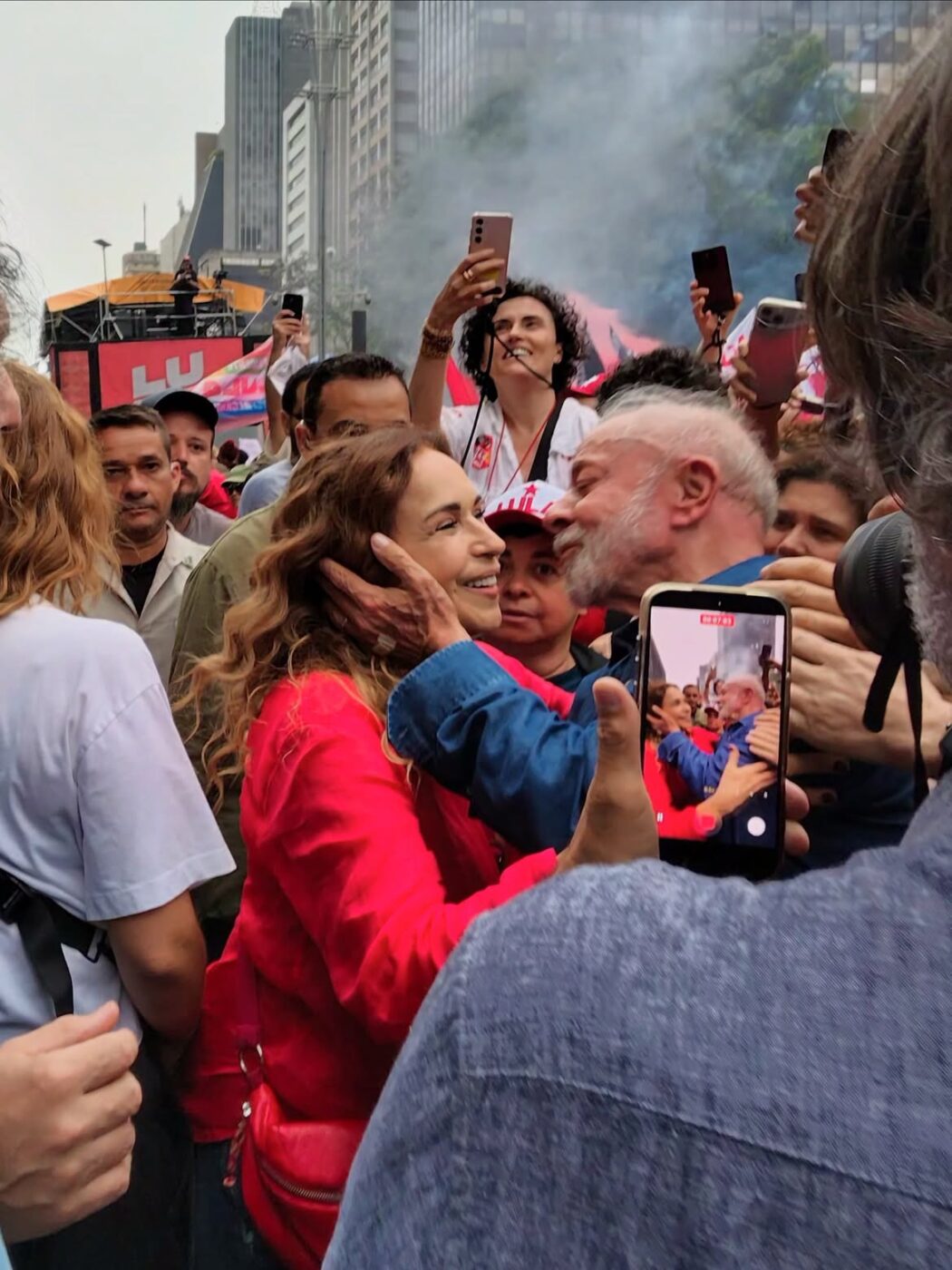 Daniela Mercury participa de ato com presença de Lula em São Paulo