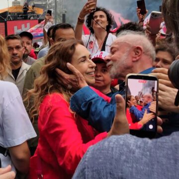 Daniela Mercury participa de ato com presença de Lula em São Paulo