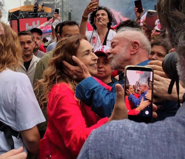 Daniela Mercury participa de ato com presença de Lula em São Paulo