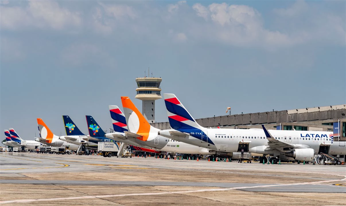 Brasil bate recorde com 76,8 milhões de passageiros em voos nacionais em 2026