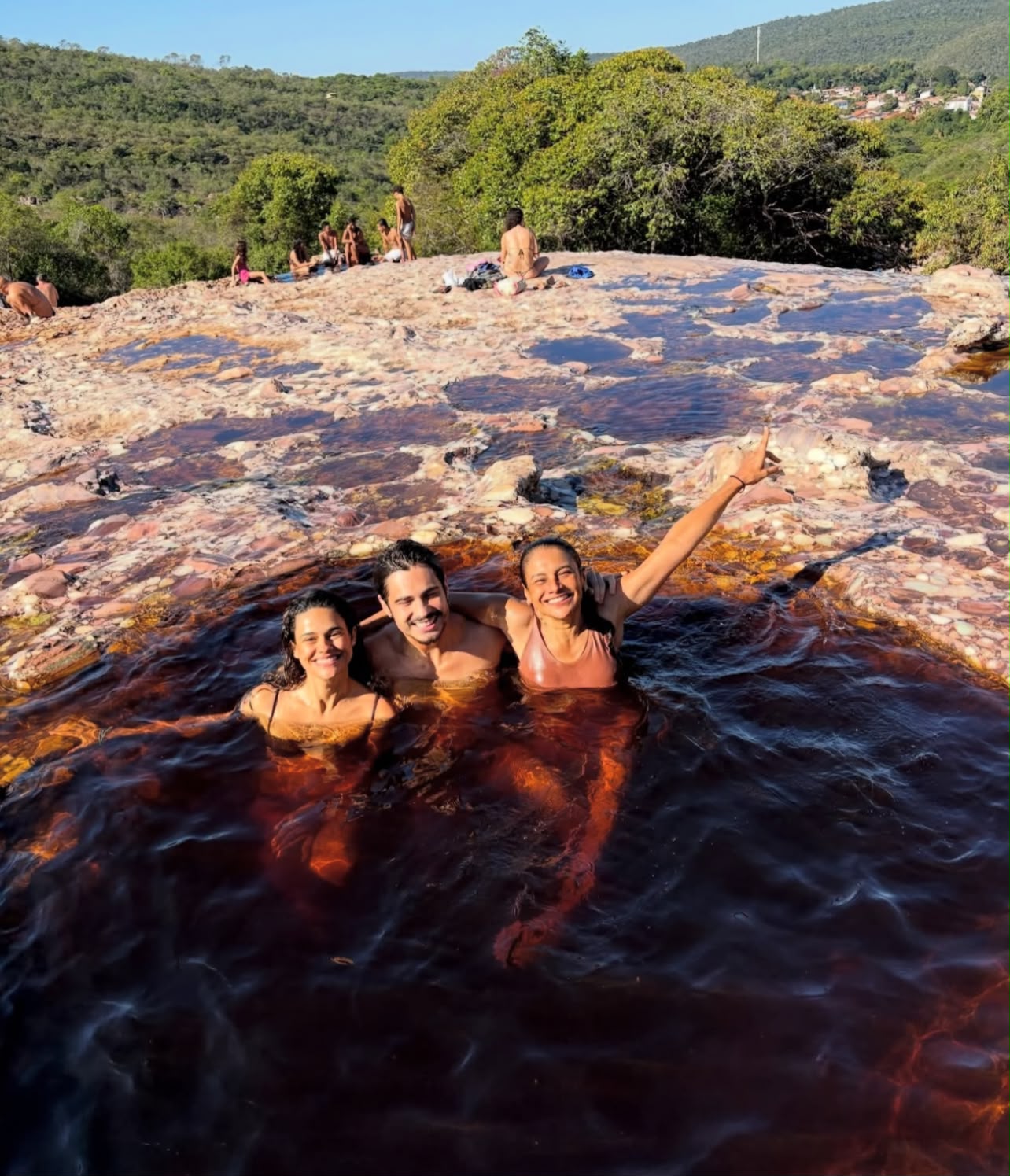 Dira Paes abre álbum com elenco de novela na Chapada Diamantina: ‘Muito trabalho e muitas belezas’