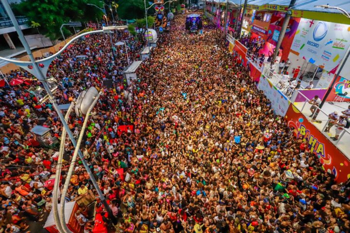 Projeto propõe pontos de apoio com cadeiras de rodas e kits de primeiros socorros no Carnaval de Salvador