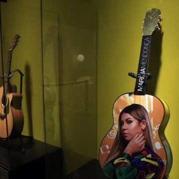 Exposição inédita sobre Marília Mendonça abre em São Paulo com objetos pessoais e registros raros