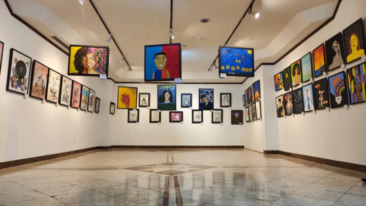 Alunos do Colégio da Polícia Militar transformam dilemas da juventude em exposição de arte
