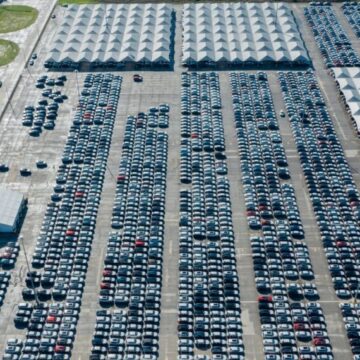 Dona de Fiat e Jeep admite fechar até duas fábricas na Argentina; veja quais modelos afetados