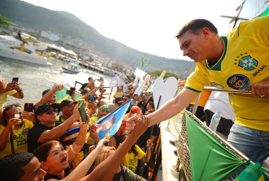 Justiça derruba liminar e libera entrega de título de cidadão soteropolitano a Flávio Bolsonaro