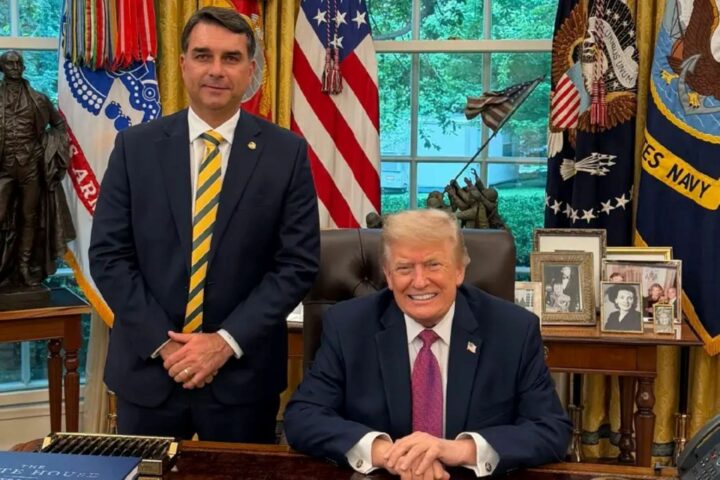 Trump ajudou Flávio Bolsonaro a fugir do Brasil e entrar nos EUA, diz New York Times