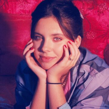 Aos 18 anos, Flor Gil reflete sobre sexualidade, amadurecimento e carreira: “Sou livre”