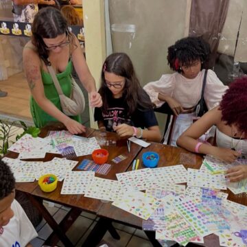 Evento gratuito reúne fãs de K-pop com bazar e oficinas no Rio Vermelho