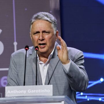 Garotinho desiste de recurso no TSE e abre brecha para eleição de Douglas Ruas no Rio