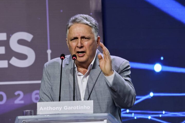 Garotinho desiste de recurso no TSE e abre brecha para eleição de Douglas Ruas no Rio