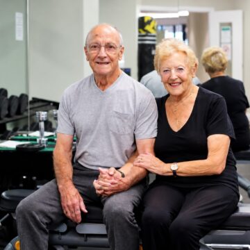 Viúvos de 88 e 89 anos se apaixonam na academia e começam a namorar; conheça a história