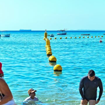 Boias de proteção completam um mês no Porto da Barra com aprovação de banhistas